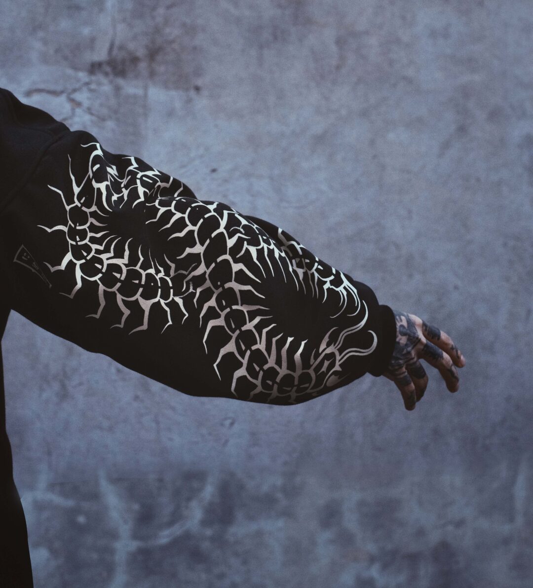 TURTLE NECK / OMEN