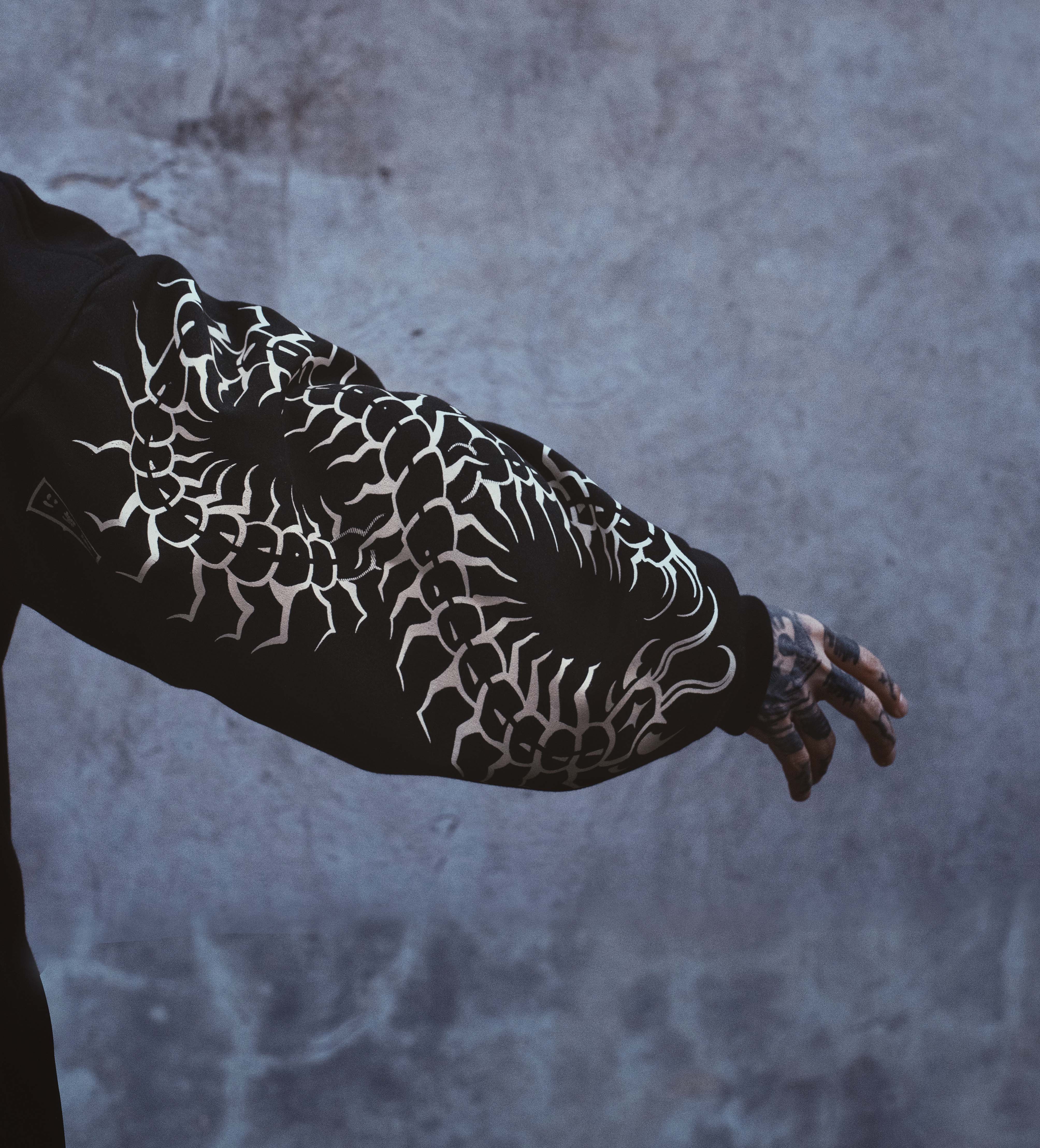 TURTLE NECK ZIP / OMEN