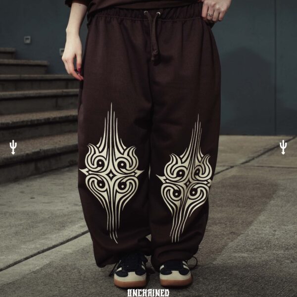 SWEATPANTS / UNCHAINED