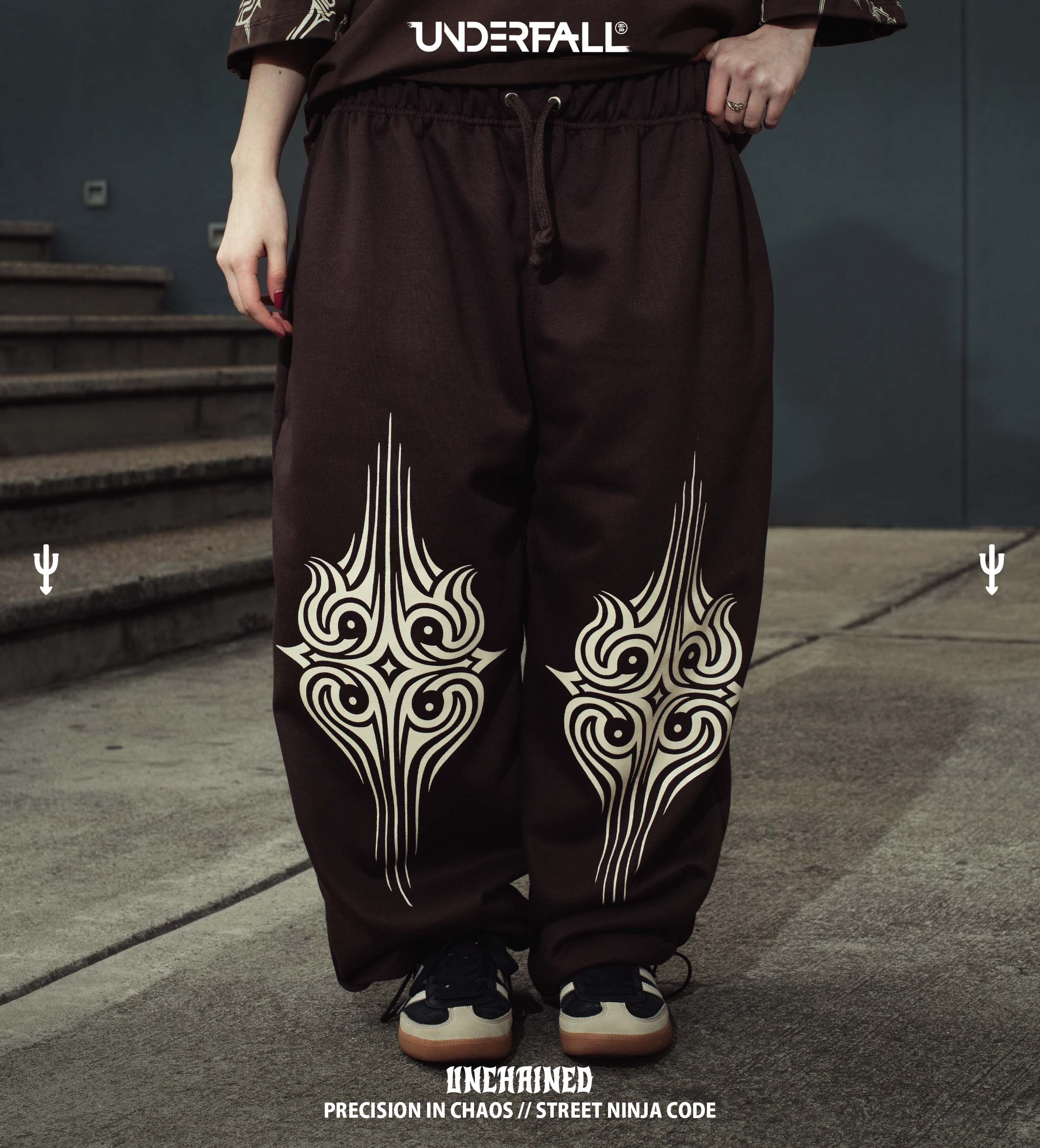 SWEATPANTS / UNCHAINED