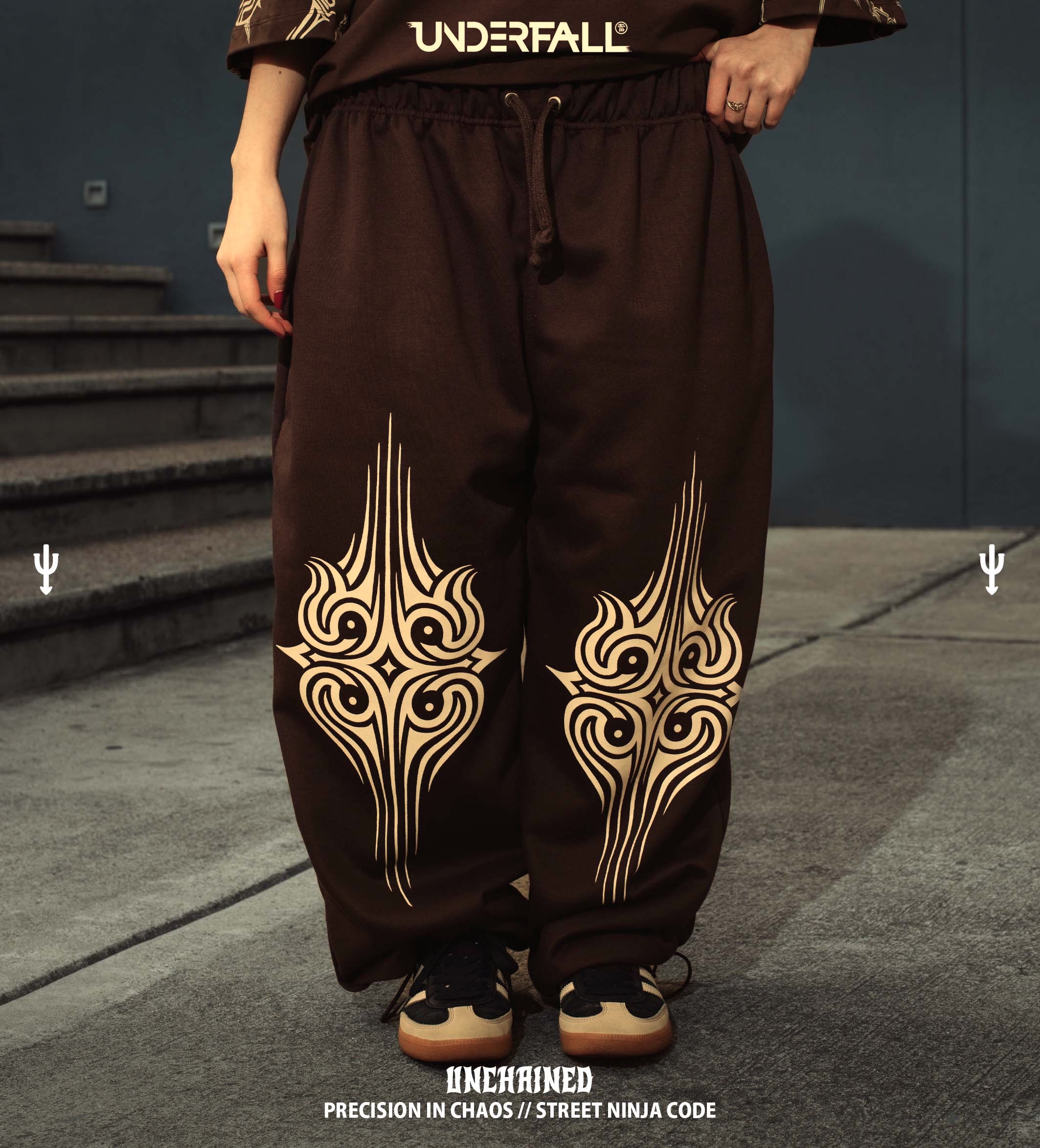 SWEATPANTS / UNCHAINED