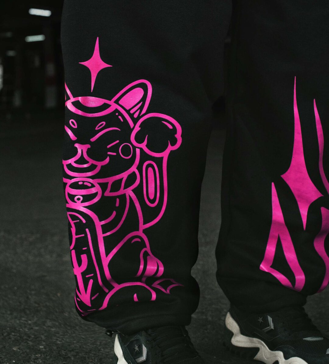 SWEATPANTS / NEVER DROWNING